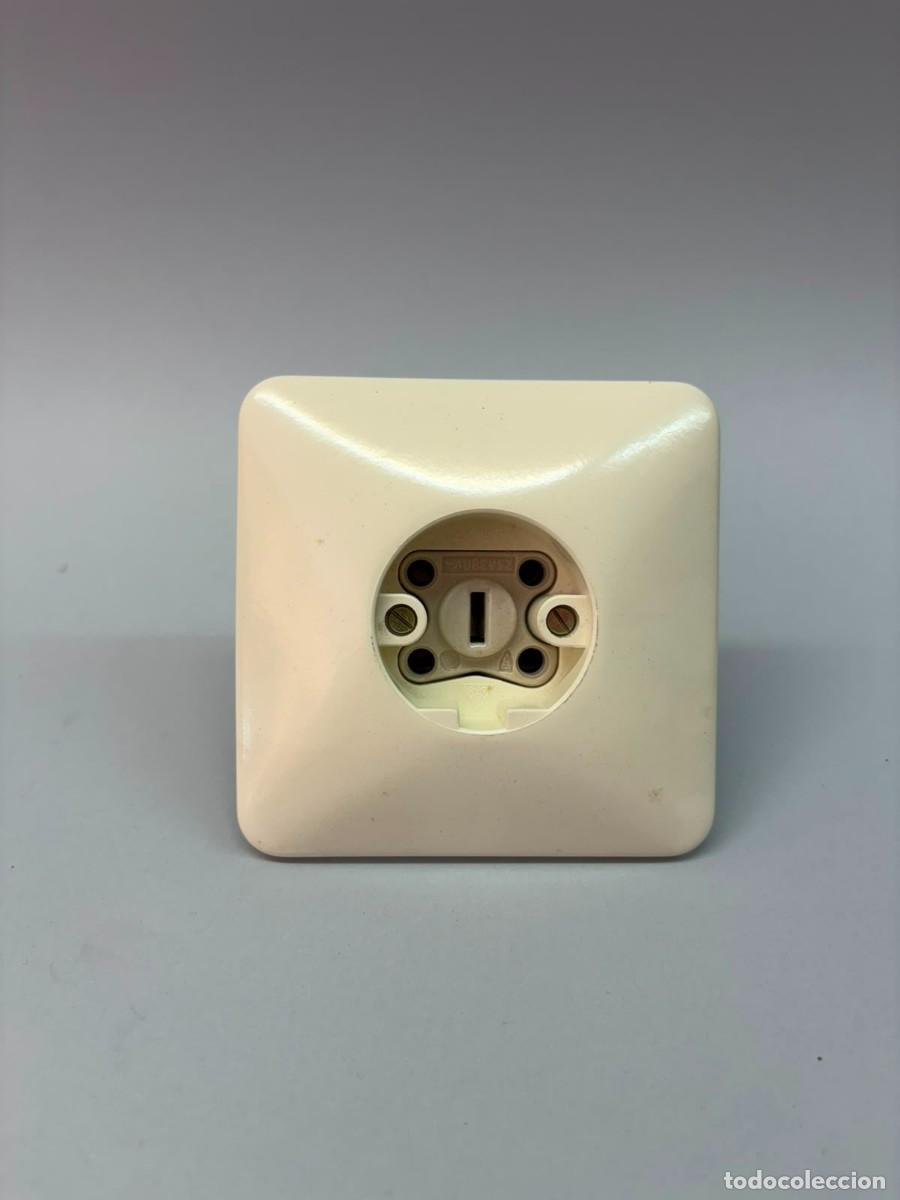 Antig&uuml;edades: Base Enchufe Empotrar Industrial EGE 4523 (25A 380V) Nuevo en Caja