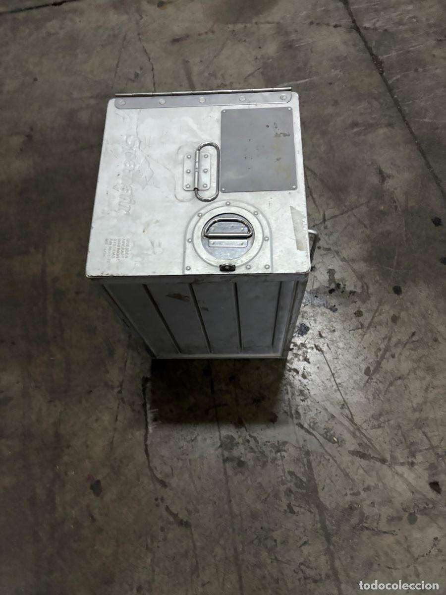Antig&uuml;edades: Caj&oacute;n aluminio almacenamiento galley Spanair av&iacute;on