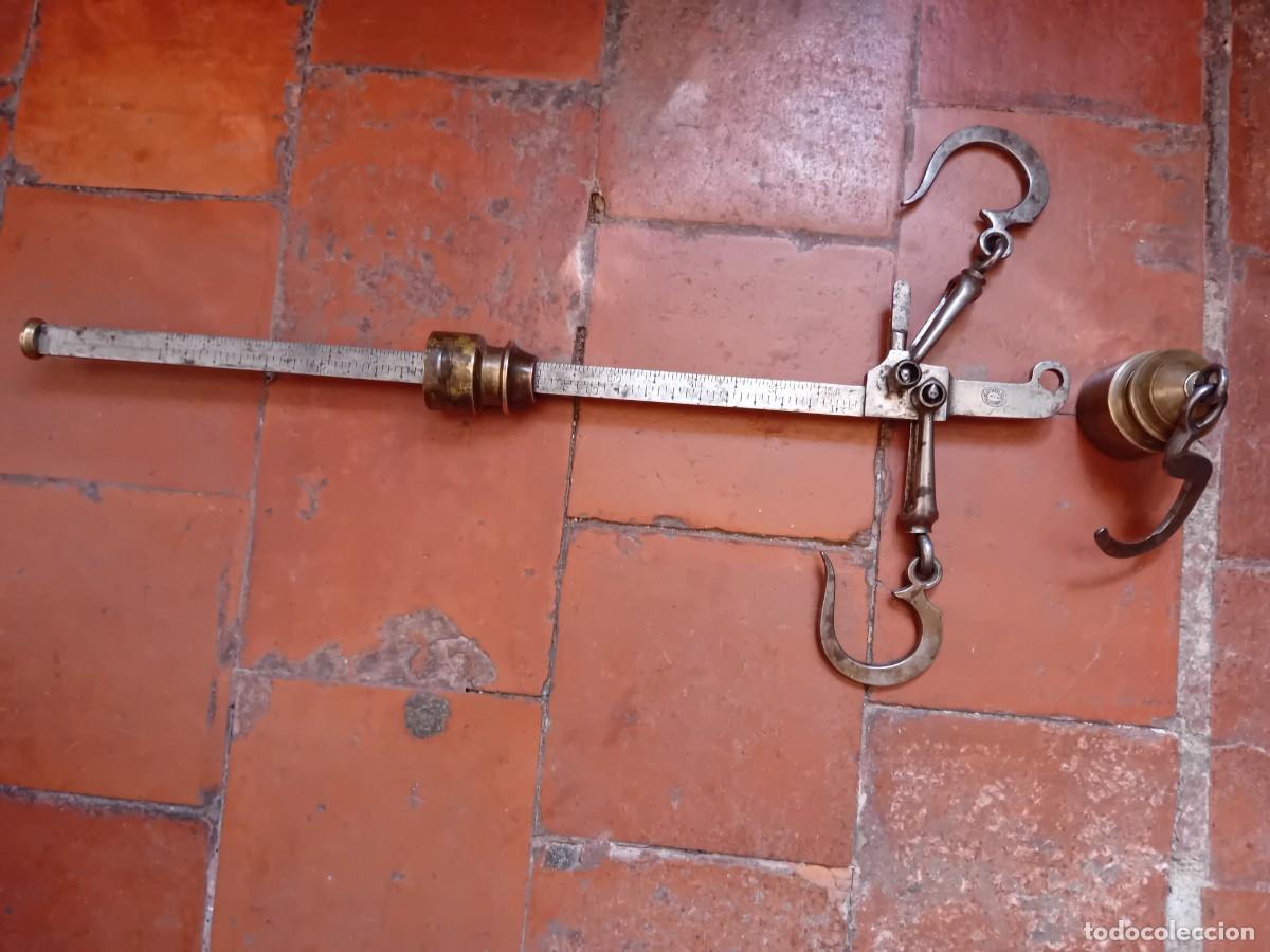 Antig&uuml;edades: Romana Corraliza W. Serena de 105 kilos con contrapeso y pil&oacute;n de lat&oacute;n decada de los 30/40