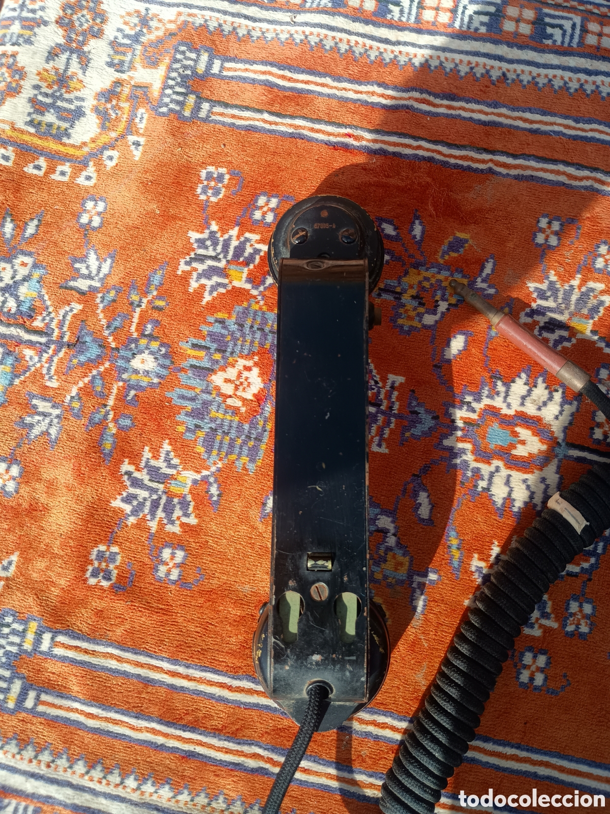 Tel&eacute;fonos: Tel&eacute;fono met&aacute;lico negro - Foto 3