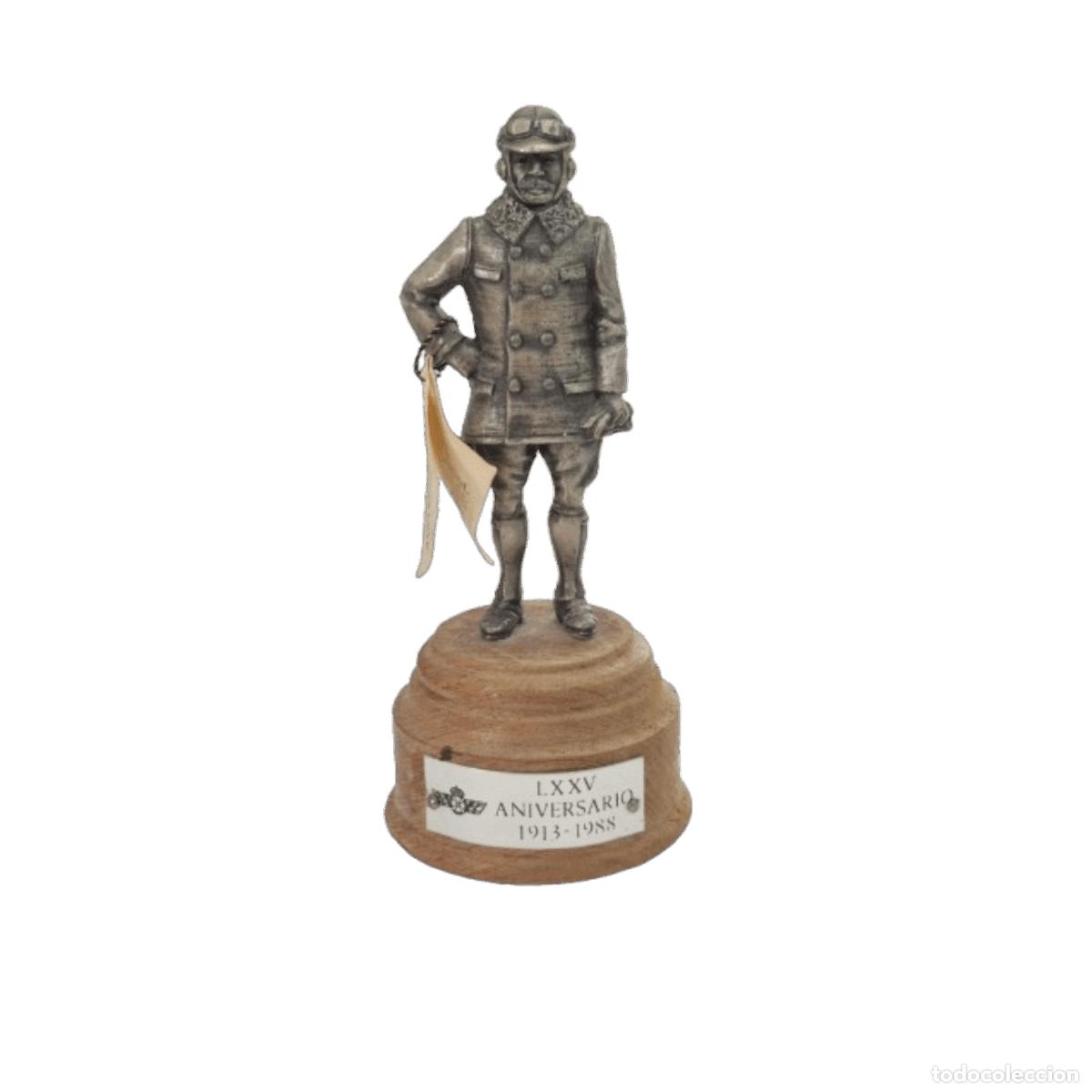 Antig&uuml;edades: estatuilla aviador de metal
