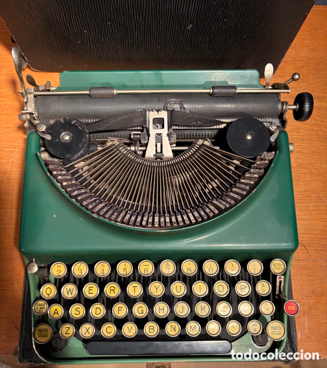Antig&uuml;edades: AntIgua m&aacute;quina de escribir port&aacute;til marca REMINGTON PORTABLE, fabricada en USA. PRECIOSA.