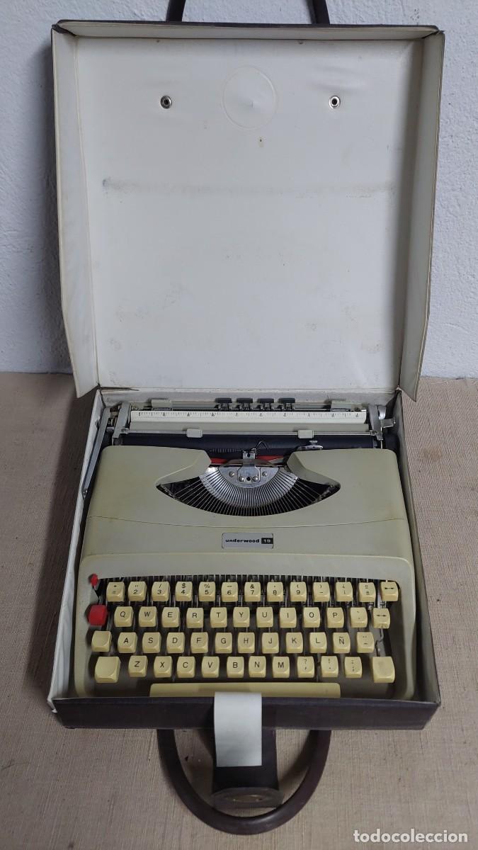 Antig&uuml;edades: Antigua m&aacute;quina de escribir Underwood 19