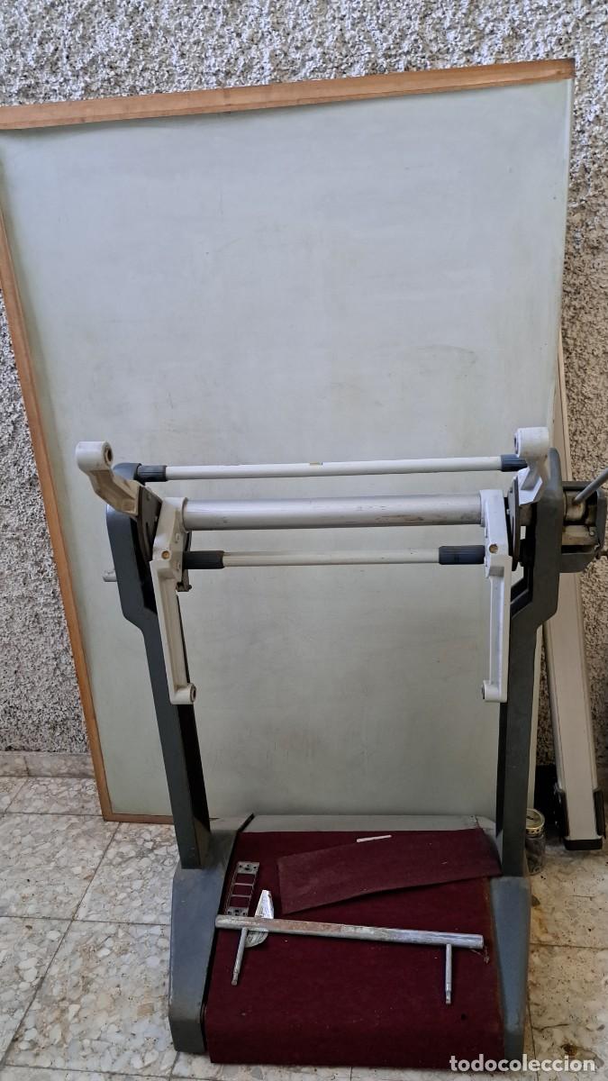 Antig&uuml;edades: Tablero de dibujo t&eacute;cnico con pant&oacute;grafo paralelo