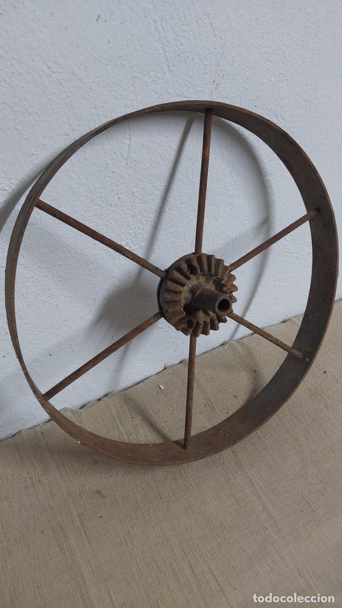 Antig&uuml;edades: Antigua rueda de forja decoraci&oacute;n industrial