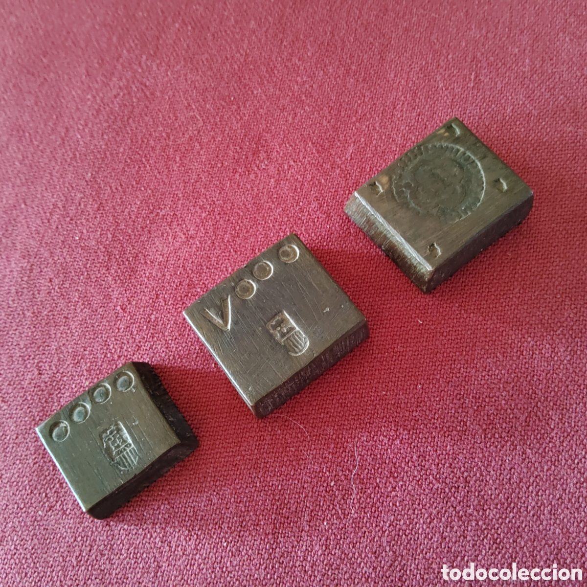 Antig&uuml;edades: TRES ANTIGUOS PONDERALES DE BRONCE, SIGLO XVIII