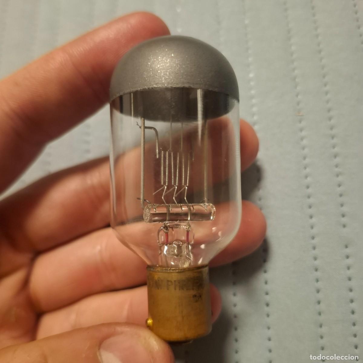 Antig&uuml;edades: Bombilla de proyector vintage.