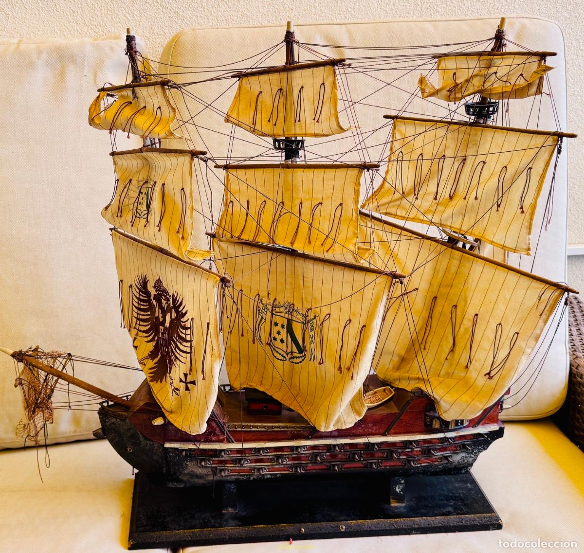 Antig&uuml;edades: BONITO BARCO DE MADERA, MAQUETA MONTADA A MANO, 62x61cm APROX.