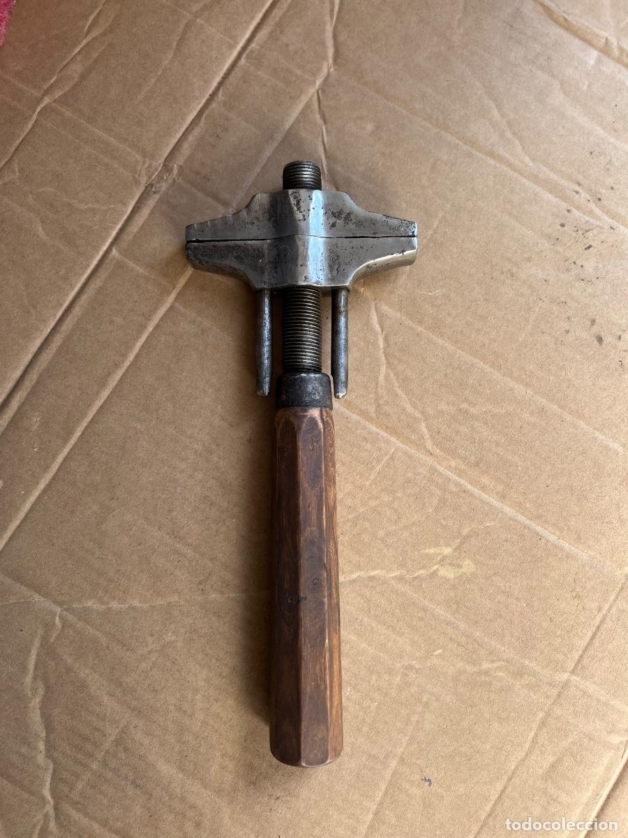 Antig&uuml;edades: Llave inglesa 32 cm y 7 cm boca - Foto 2