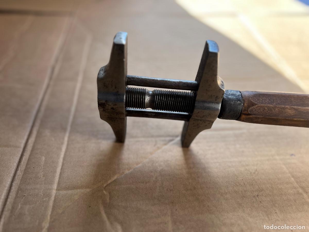 Antig&uuml;edades: Llave inglesa 32 cm y 7 cm boca - Foto 6