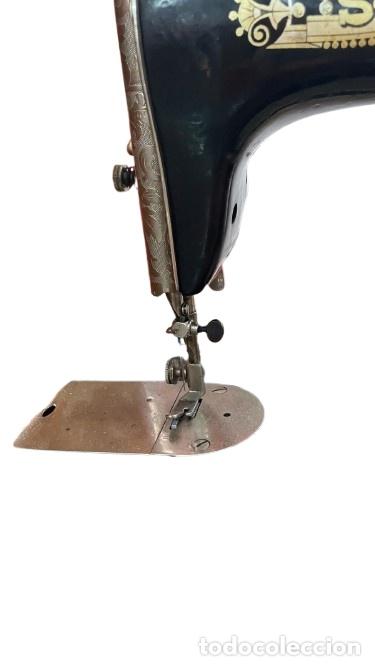 Antig&uuml;edades: M&aacute;quina de coser antigua - Foto 5