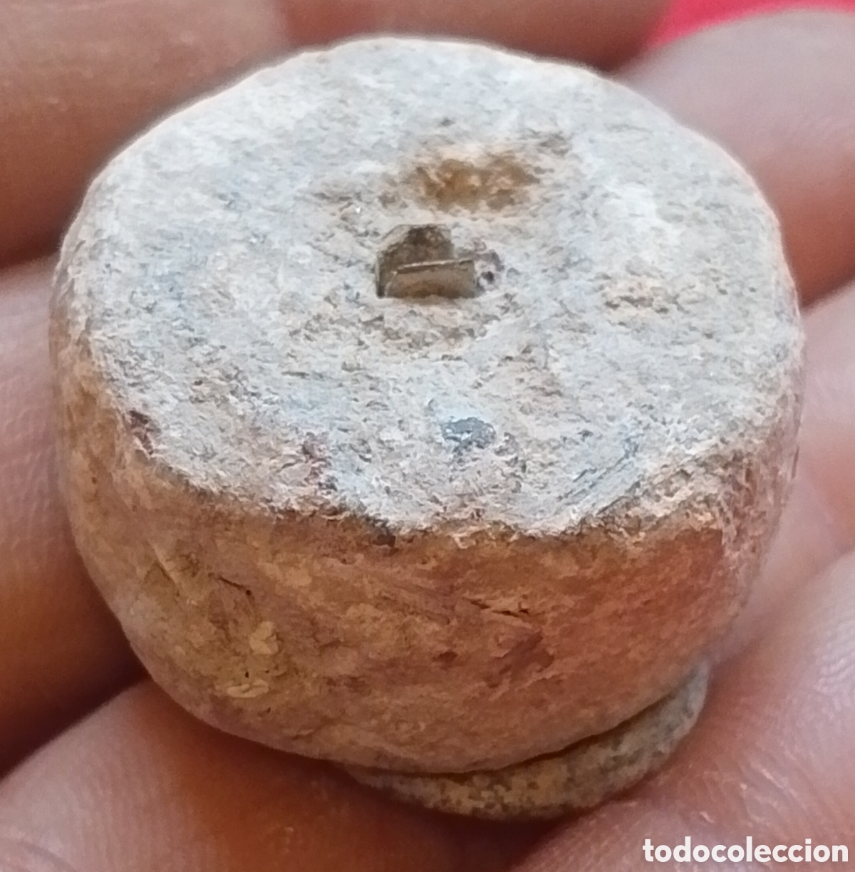 Antig&uuml;edades: Pesa romana de plomo con asa de bronce - Foto 3