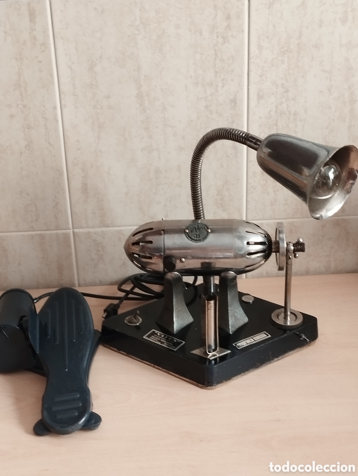 Antig&uuml;edades: ANTIGUA M&Aacute;QUINA VITOS REMALLAR -REPARAR MED&Iacute;AS+PEDAL ORIGINAL