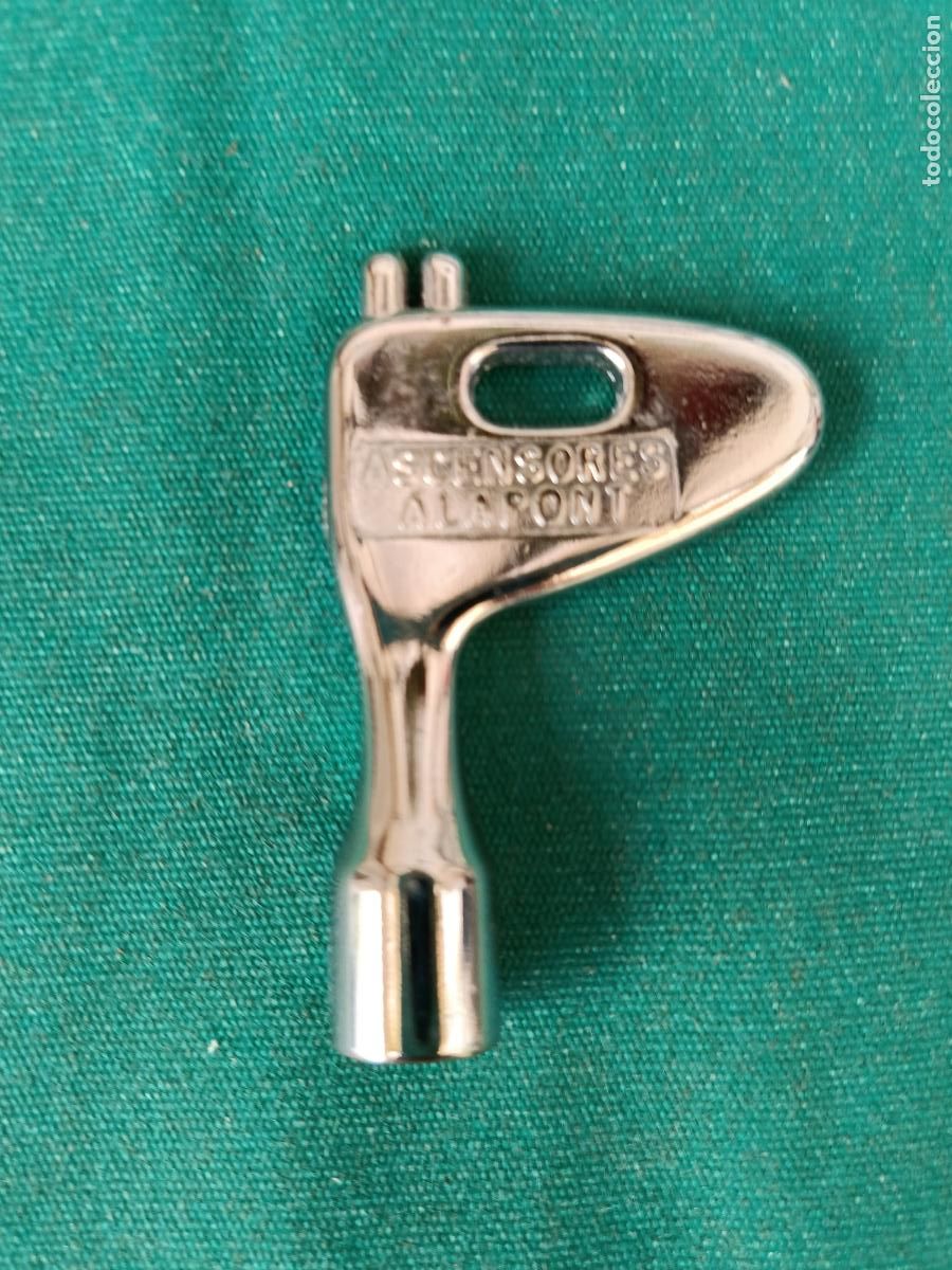 Antig&uuml;edades: LLAVE DE EMERGENCIA ASCENSORES ALAPONT - 6 cm.