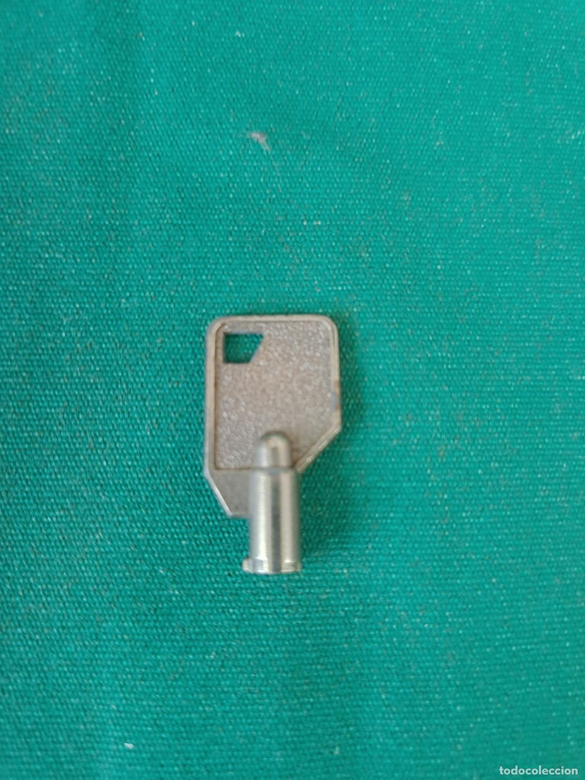 Antig&uuml;edades: PEQUE&Ntilde;A LLAVE HUECA A236 - 32 mm. - Foto 2