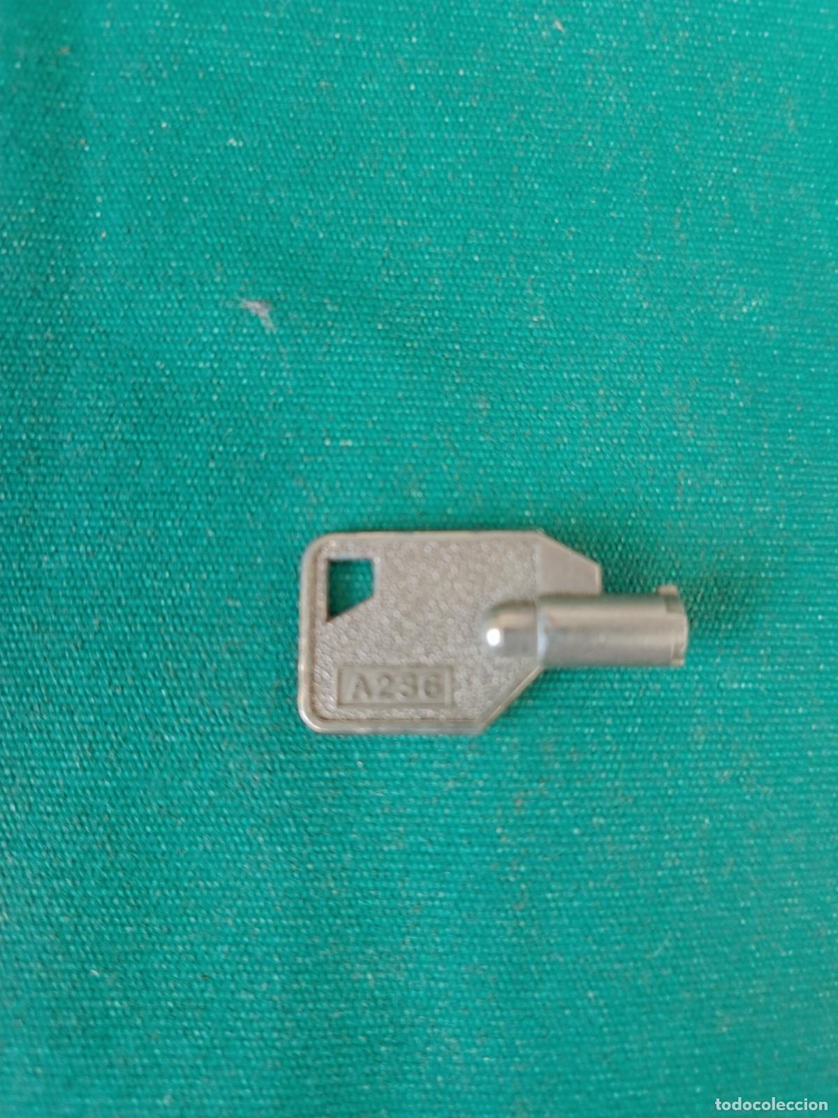 Antig&uuml;edades: PEQUE&Ntilde;A LLAVE HUECA A236 - 32 mm. - Foto 3