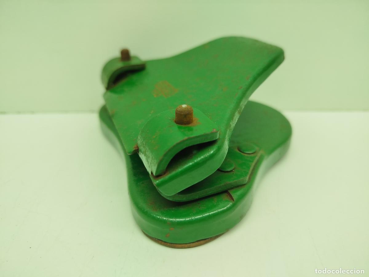 Antig&uuml;edades: ANTIGUA TALADRADORA DE PAPEL - SERVO 110 - A&Ntilde;OS 60/70 - FUNCIONANDO CORRECTAMENTE