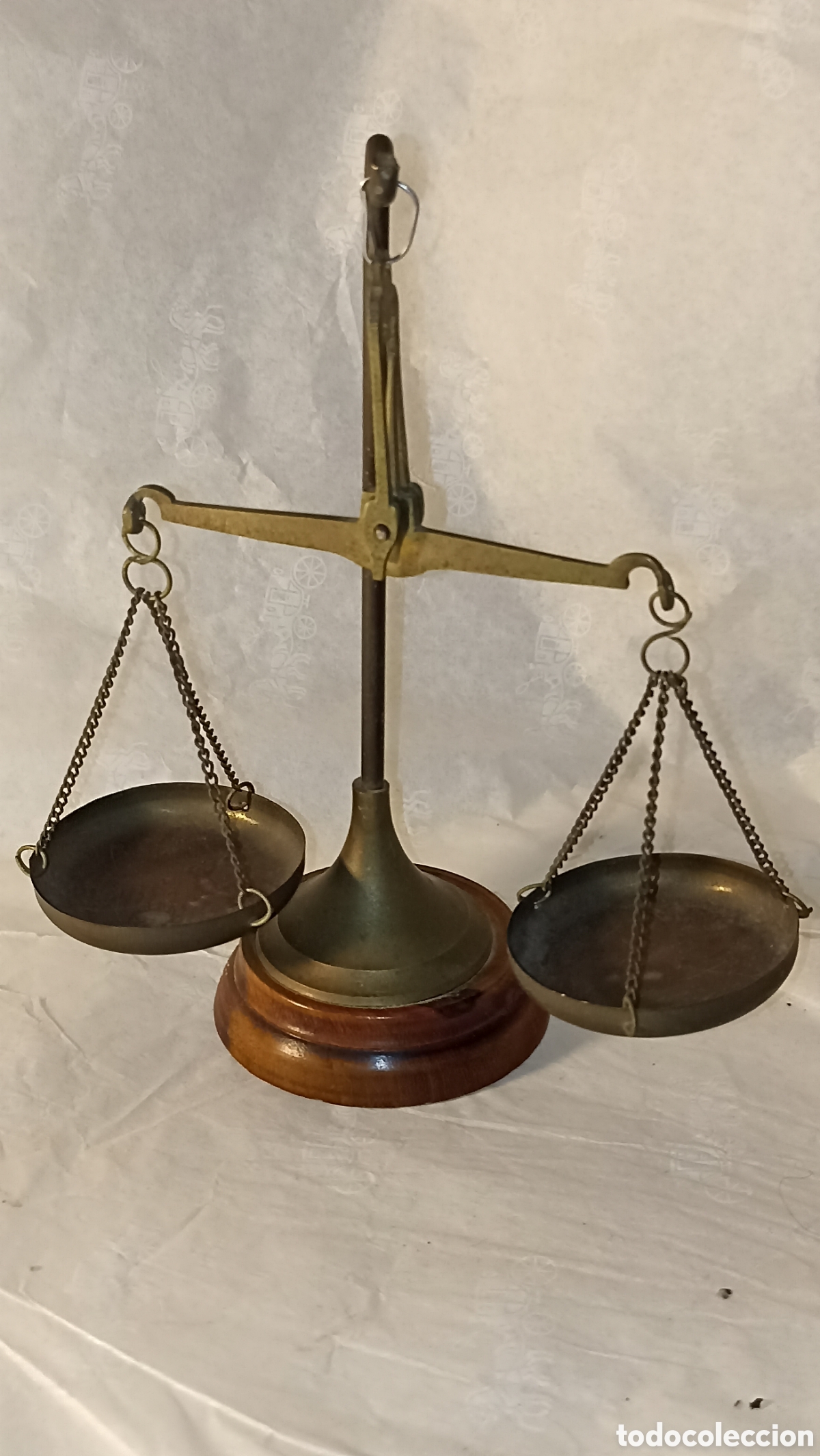 Antig&uuml;edades: Antigua Balanza de Precisi&oacute;n de Lat&oacute;n y Madera &ndash; B&aacute;scula Vintage de Platillos de Colecci&oacute;n (18 cm)