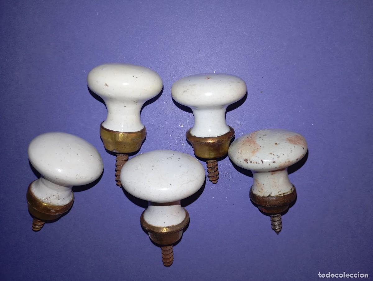 Antig&uuml;edades: Juego de 5 antiguos tiradores de porcelana