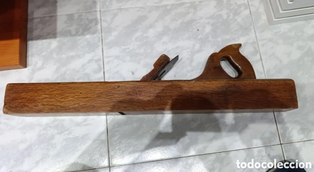 Antig&uuml;edades: Cepillo antiguo de carpintero