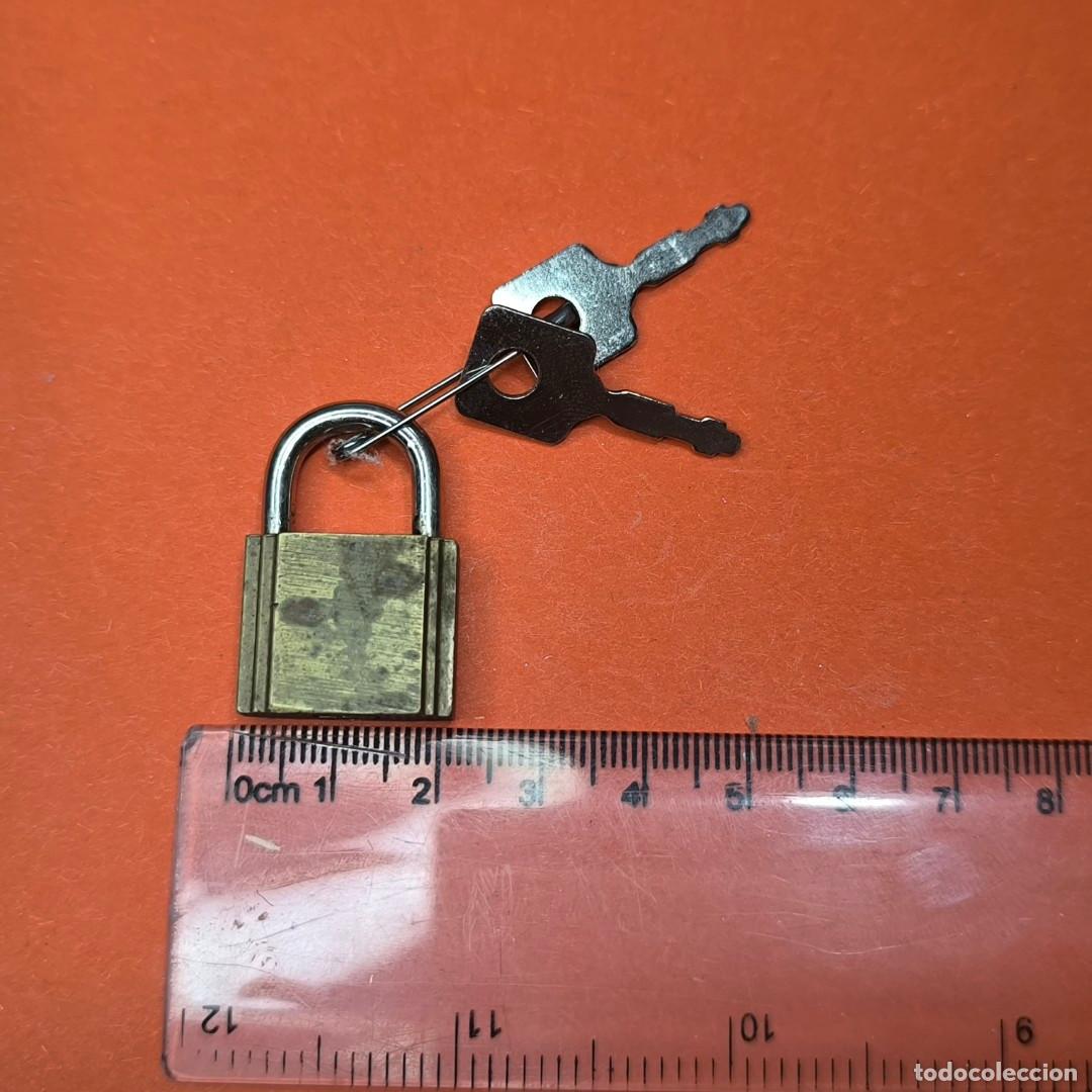 Antig&uuml;edades: 001510VAR-mini candado de laton (globe) con 2 llaves