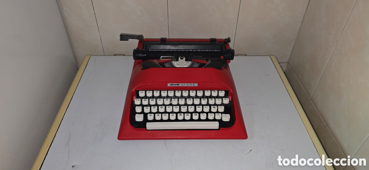 Antig&uuml;edades: MAQUINA DE ESCRIBIR OLIVETTI MODELO LETTERA 10 COLOR ROJO