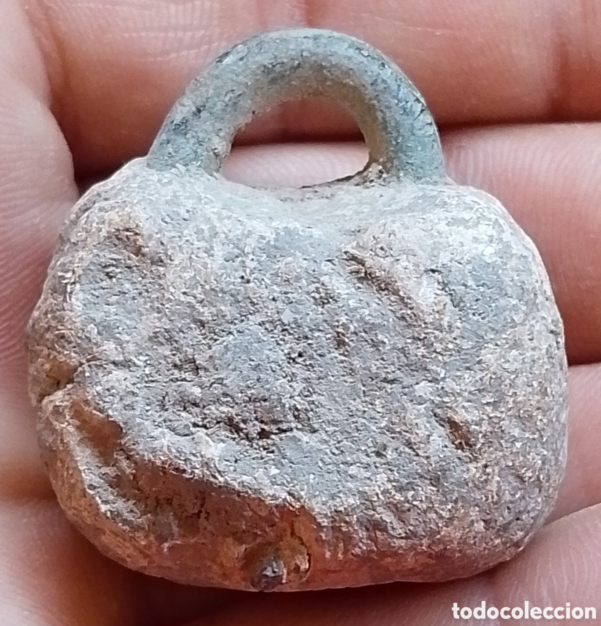 Antig&uuml;edades: Pesa romana de plomo con asa de bronce - Foto 3