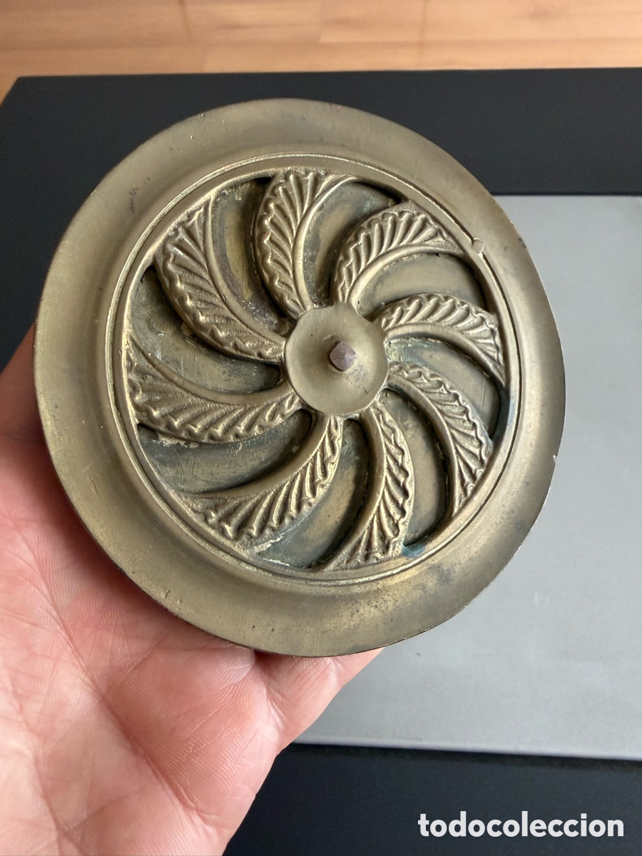 Antig&uuml;edades: Antigua MIRILLA. MODERNISTA. LAT&Oacute;N. 12 cm Completa