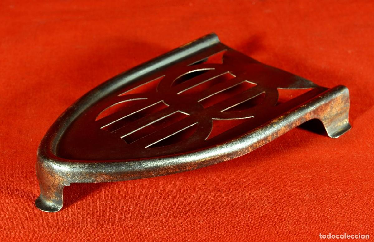 Antig&uuml;edades: Antiguo soporte de Plancha de Carb&oacute;n