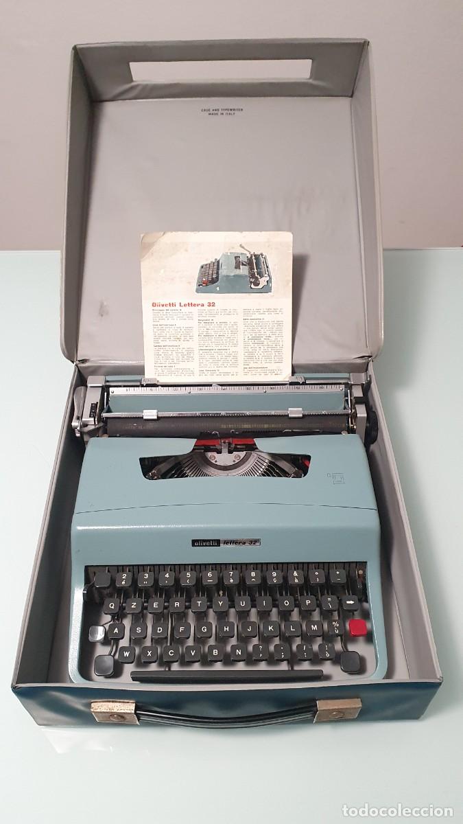 Antig&uuml;edades: Macchina da scrivere Olivetti lettera 32 colore azzurro custodia originale.