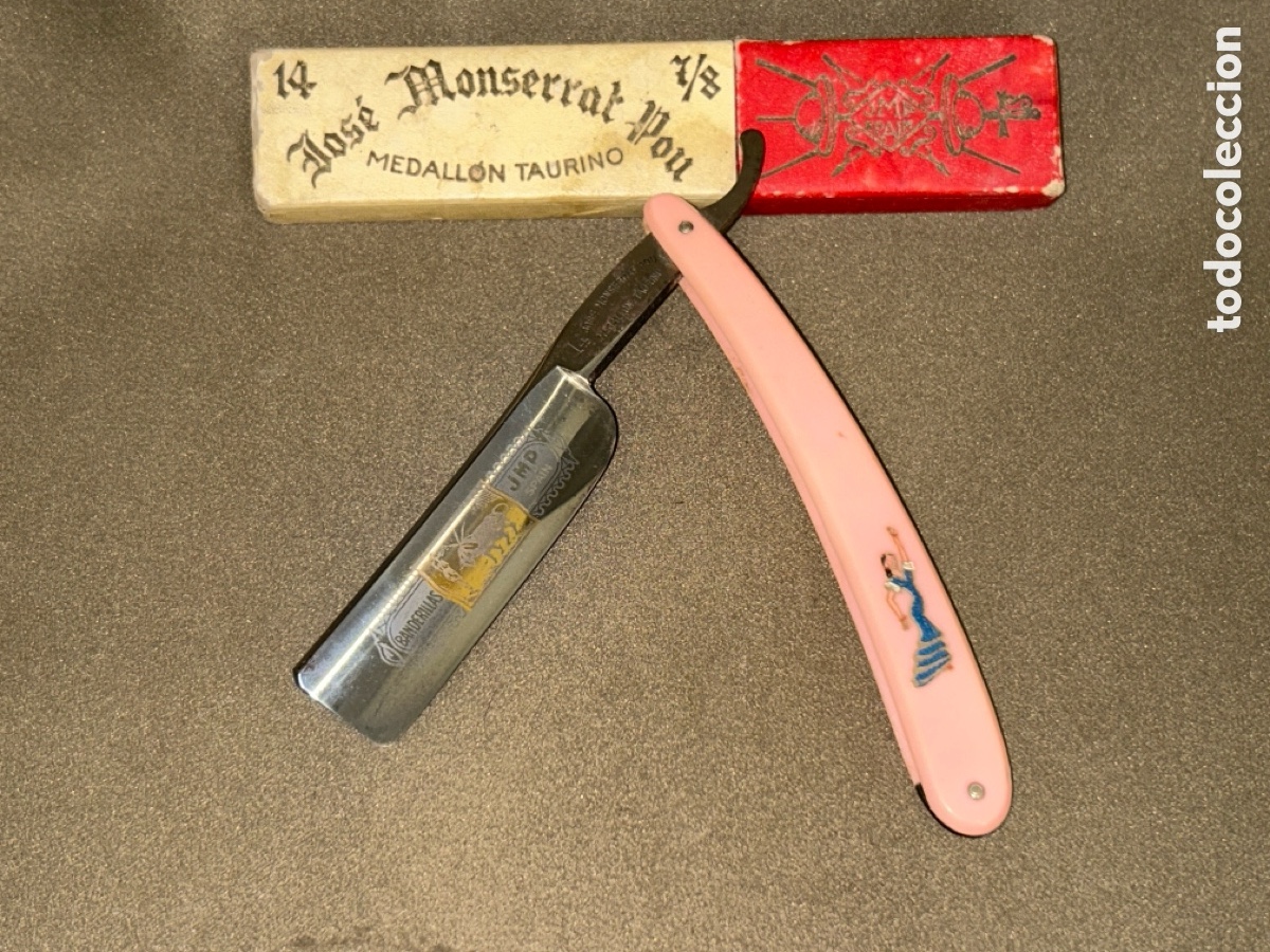 Antig&uuml;edades: ANTIGUA NAVAJA AFEITAR MEDALL&Oacute;N TAURINO BANDERILLAS,JOSE MONSERRAT POU 14, EN SU CAJA, 2&rsquo;5 CM