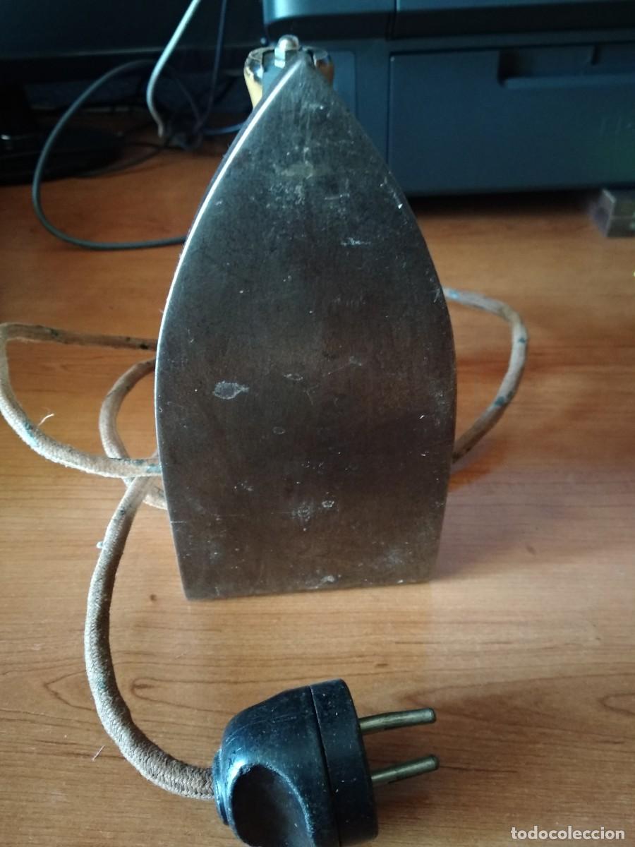 Antig&uuml;edades: Plancha el&eacute;ctrica a&ntilde;os 60.