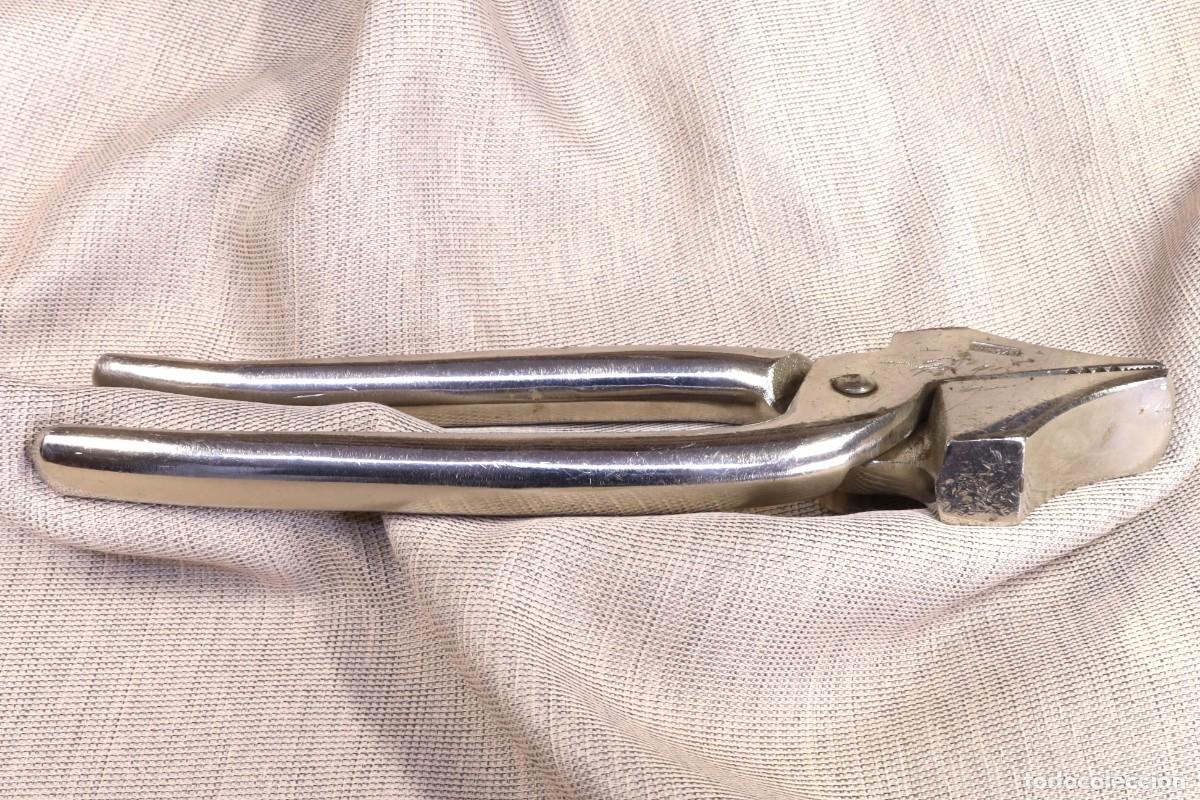 Antig&uuml;edades: Alicates de hierro cromado. Marca Vulcan. Chrome-plated iron pliers. Vulcan brand.