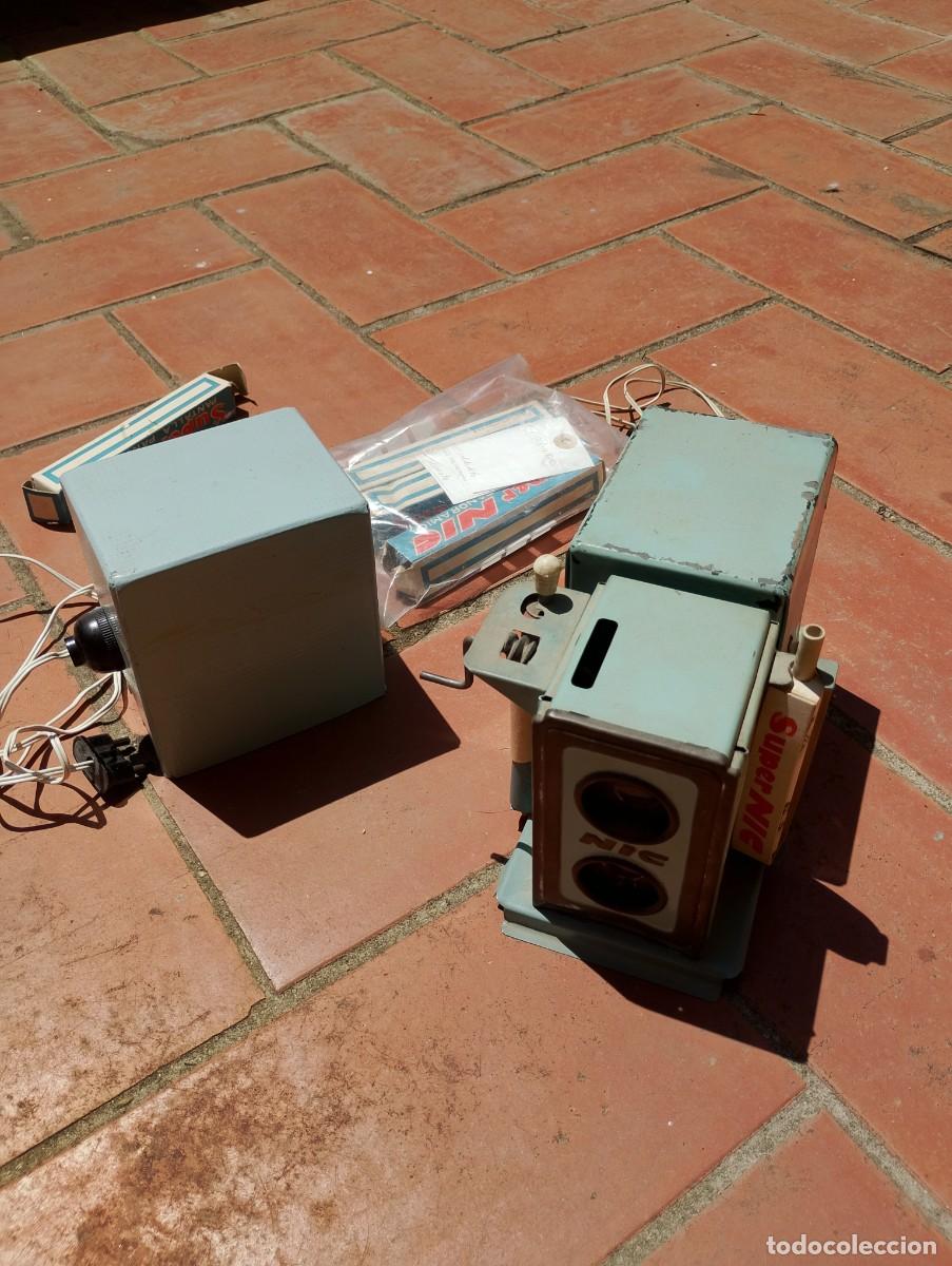 Antig&uuml;edades: Proyector de NIC/SUPERNIC (funcionando perfectamente) con mochila de recambio y cuatro pel&iacute;culas de