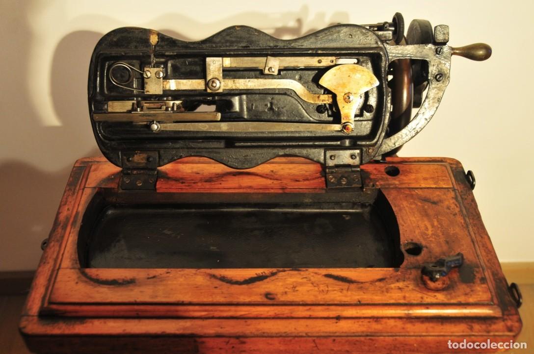 Antig&uuml;edades: Singer (c. 1886-1887) - Con tapa de madera original - Foto 5