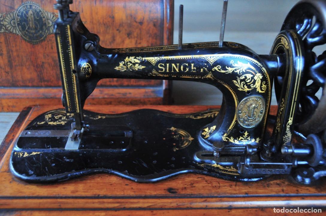 Antig&uuml;edades: Singer (c. 1886-1887) - Con tapa de madera original - Foto 6
