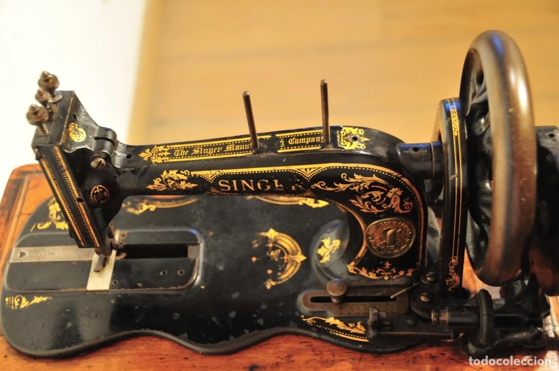 Antig&uuml;edades: Singer (c. 1886-1887) - Con tapa de madera original - Foto 12