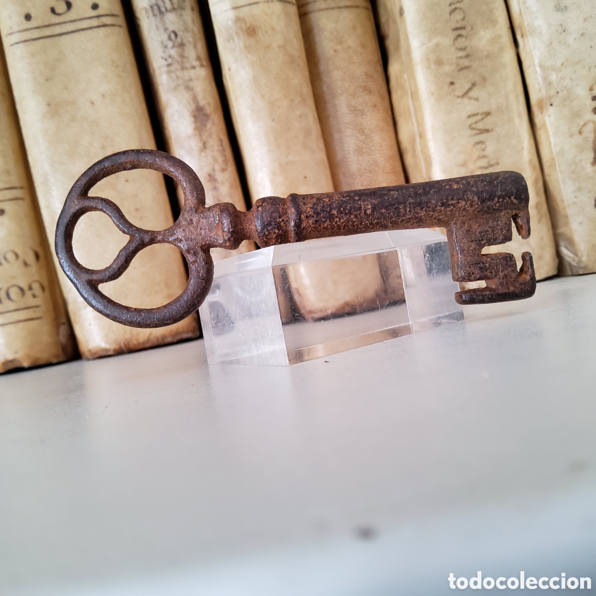 Antig&uuml;edades: ANTIGUA LLAVE DE HIERRO FORJADO, ESPA&Ntilde;A SIGLO XVII