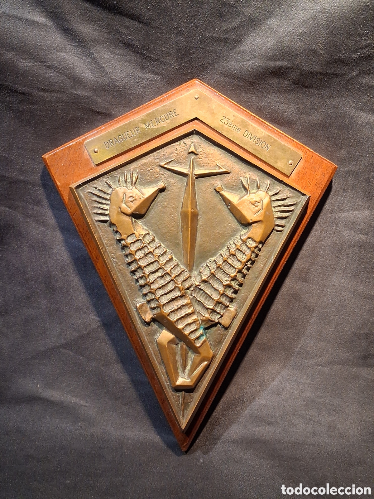 Antig&uuml;edades: ANTIGUA METOPA NAVAL DRAGAMINAS FRANC&Eacute;S MERCURE 23&Eacute;ME DIVISION. BRONCE. 22,5 CM. A&Ntilde;OS 50. 910 G.