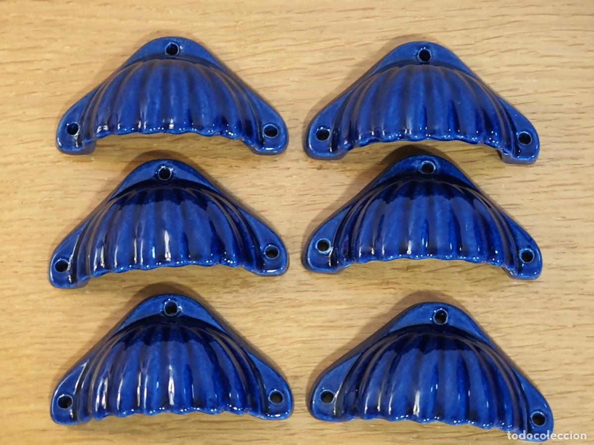 Antig&uuml;edades: Lote 6 tiradores concha porcelana azul cobalto vintage
