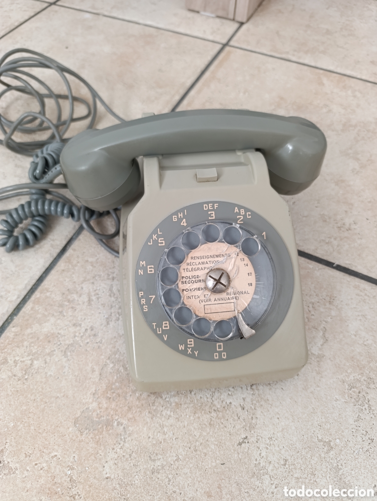 Antig&uuml;edades: Tel&eacute;fono antiguo. A&ntilde;os 80. Francia