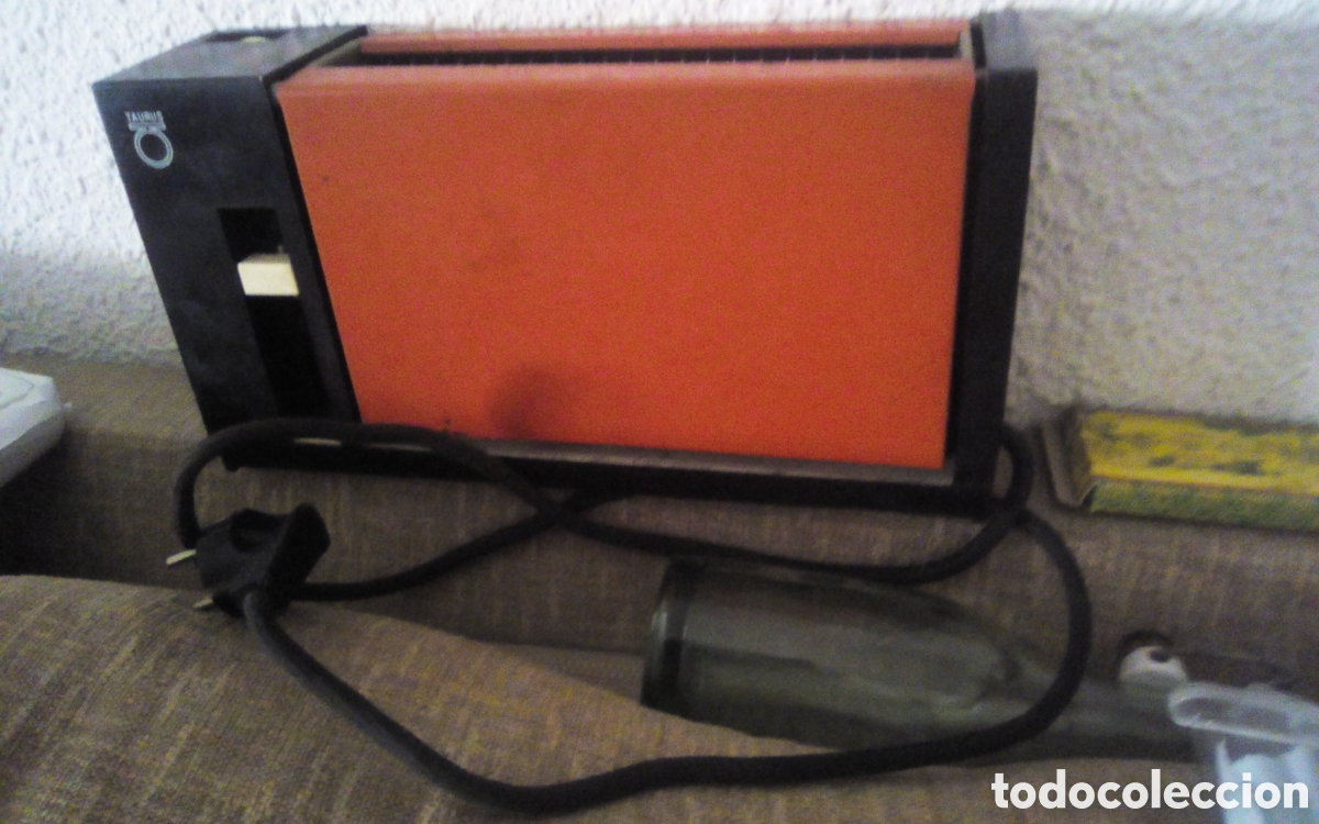 Antig&uuml;edades: Antigua tostadora de rebanadas de pan. Marca Taurus. 125-220 v. 50 Hz. 750 W. TyP TS-BV. Funciona.