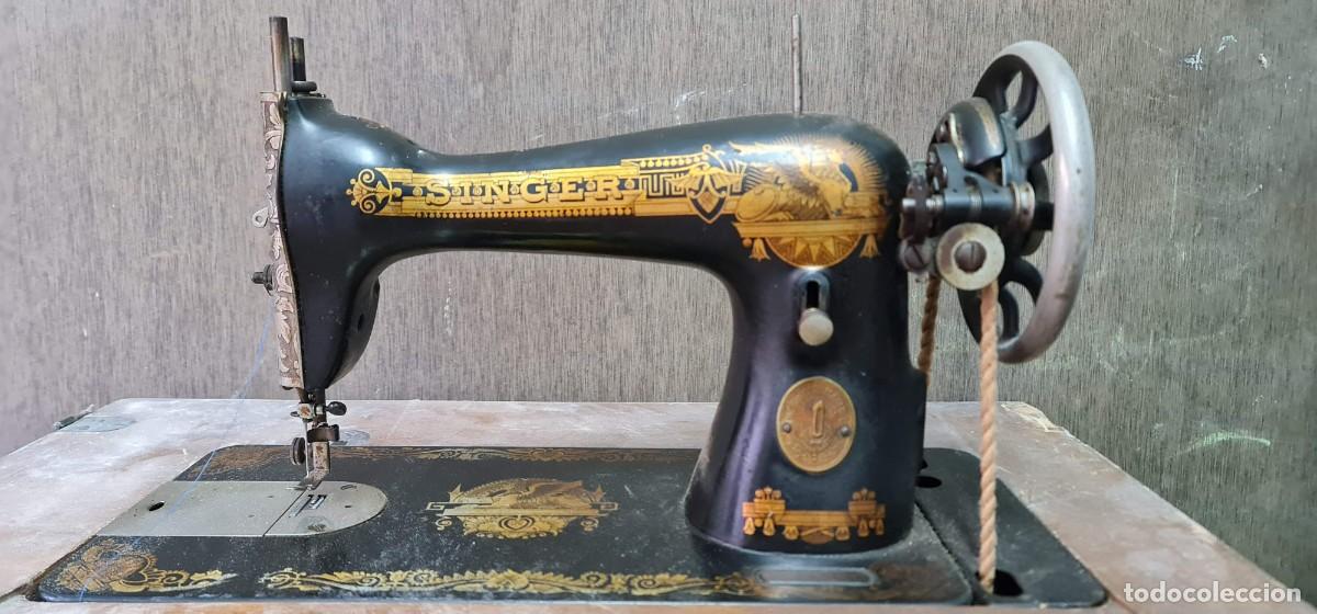 Antig&uuml;edades: M&aacute;quina de coser antigua - Foto 4