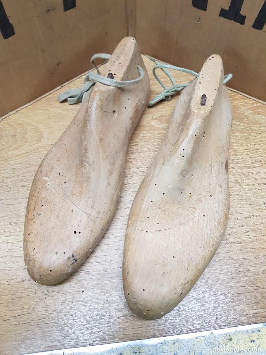 Antig&uuml;edades: ANTIGUA HORMA DE ZAPATOS DE MADERA