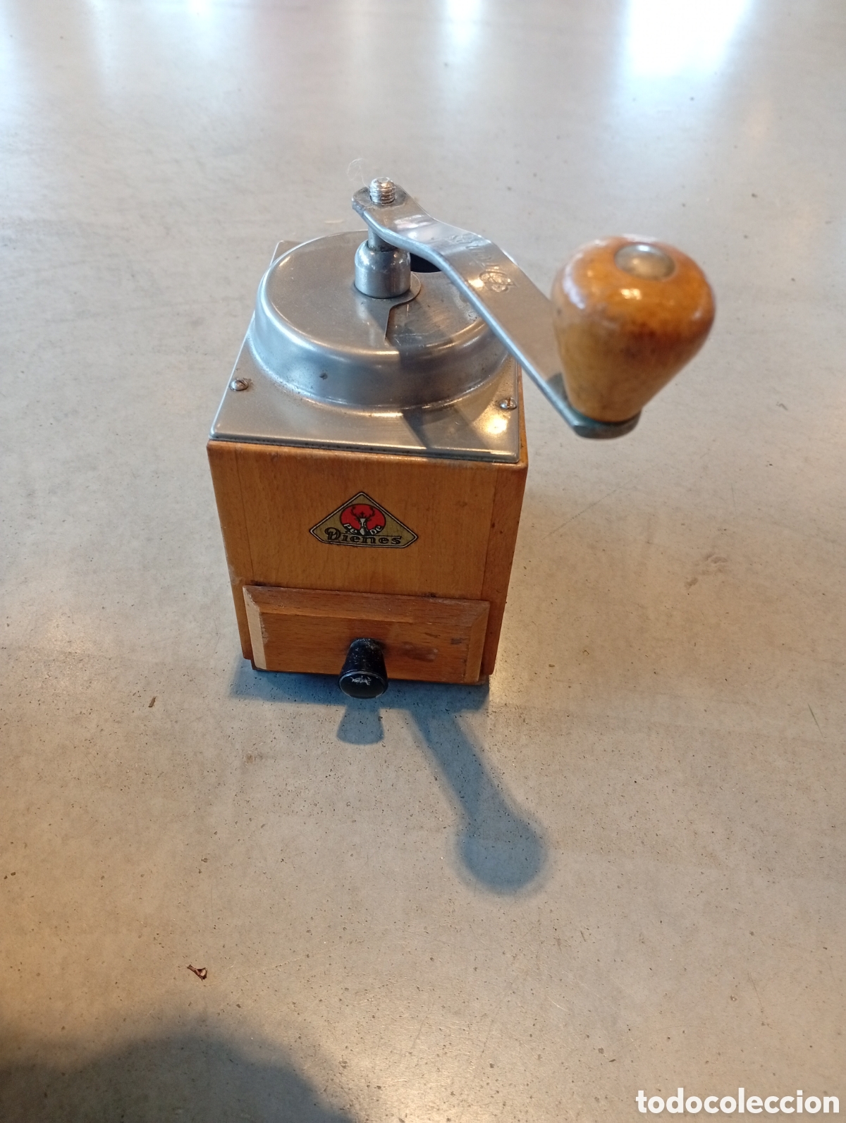 Antig&uuml;edades: Molinillo de caf&eacute; dienes