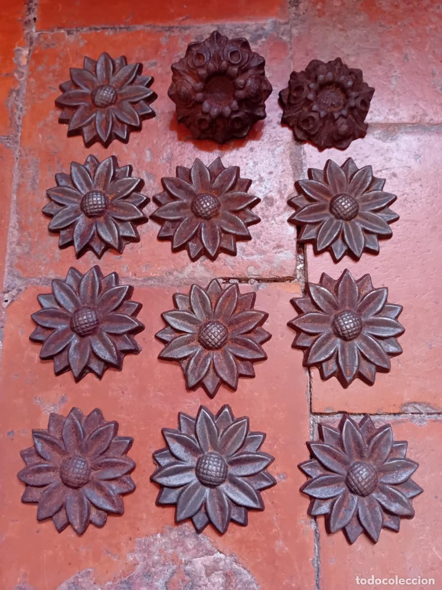 Antig&uuml;edades: 12 rosetas de hierro fundido - Foto 1
