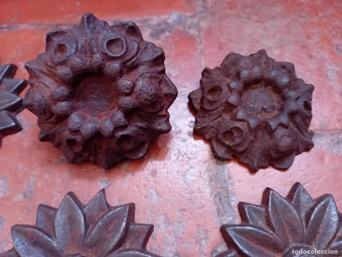 Antig&uuml;edades: 12 rosetas de hierro fundido - Foto 3