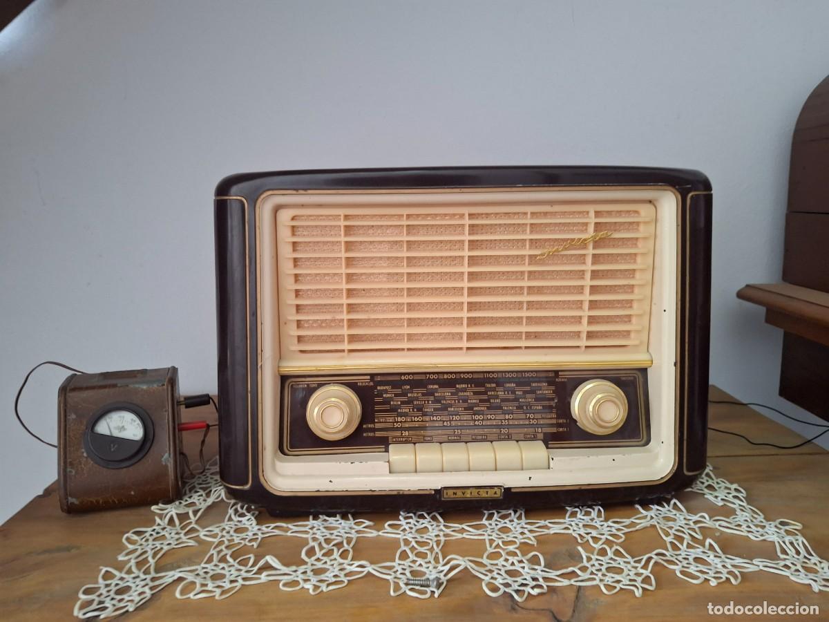 Antig&uuml;edades: Antigua Radio De V&aacute;lvulas De Sobremesa - A&ntilde;os 50 Vintage - INVICTA- &iexcl;Funcionando Perfectamente!