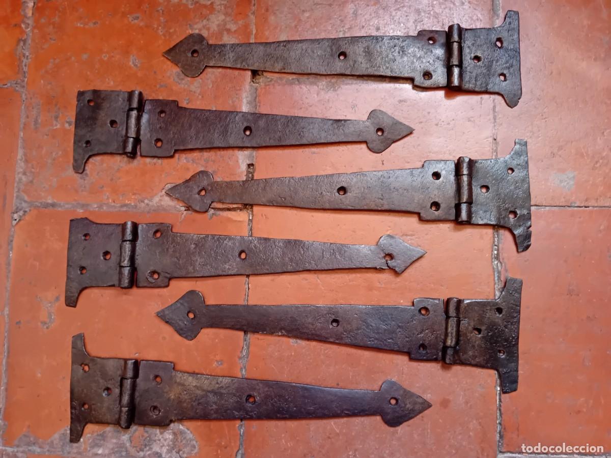 Antig&uuml;edades: 6 bisagras siglo XVII enceradas y patinadas