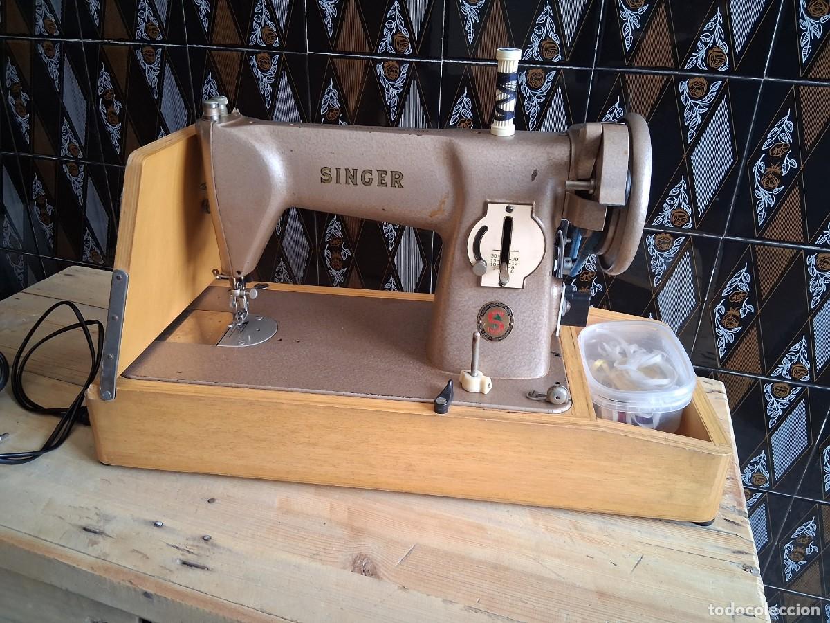 Antig&uuml;edades: Maquina de coser Singer vintage color beige con pedal YDK